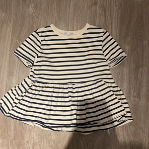 Tröja med ränder  - En tröja med ränder, använd fåtal gånger 