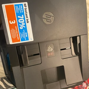 Hp officiejet pro 6970 printare  - Säljer min printare för att jag inte har nån användning för den, köpte den för ett halvt år sen.den funkar helt ny 