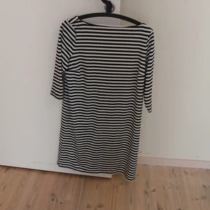 Svart och vit randig klänning från esmara - Svart och vit randig klänning från esmara I bra skick. 