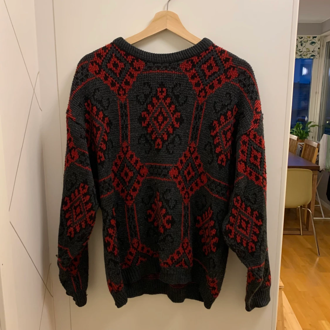 Stickad tröja storlek S 