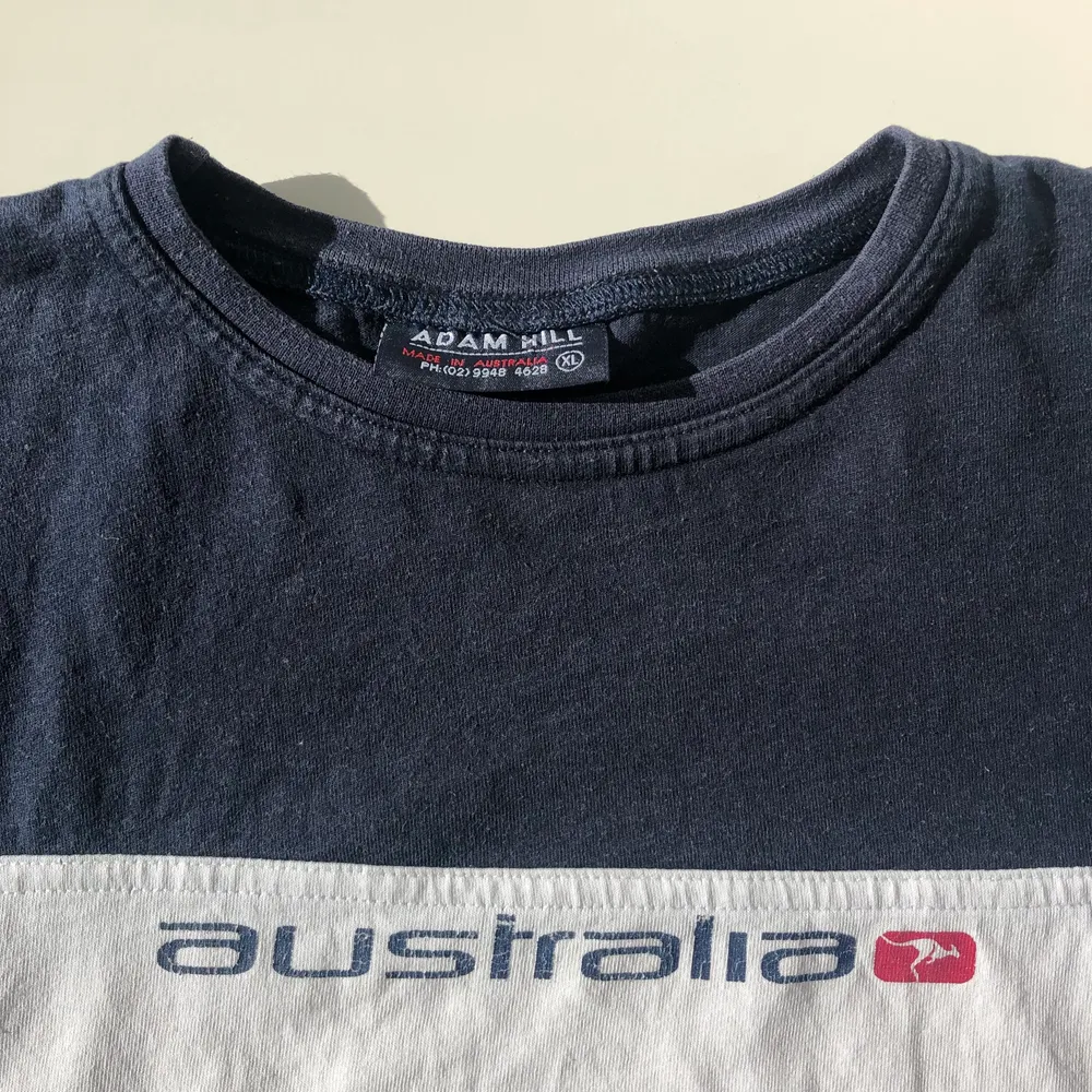 Cool ”Australia” t-shirt från 80-talet 🤍 skönt material och klipp. Står storlek XL, men är mer som en modern M - passar mig (som brukar ha S) snyggt!. T-shirts.