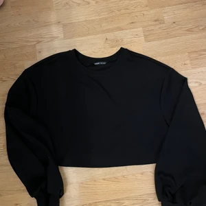 Croppad sweatshirt - Helt ny strl S
