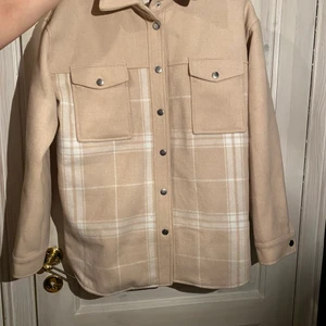 Part Checked Jacket Beige - Moa Mattsson - Moa Mattsson X Bubbleroom. Aldrig använd. Storlek 34