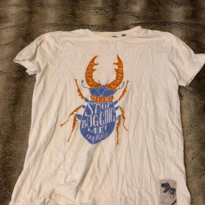 Jätte snygg tröja  - Tröja köparen betalar självklart frakt!!!