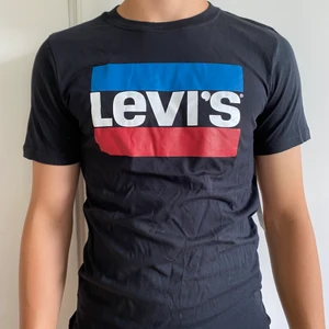 Levis T-shirt  - Oanvänd levis T-shirt med prislappen kvar