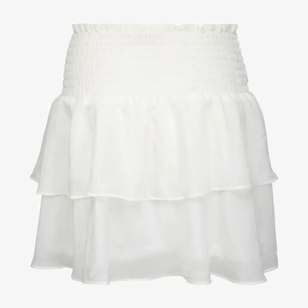 Fin kjol från Chelsea, aldrig använd och kommer inte till användning⚡️. Fler bilder kan fixas, köparen står för frakten🤍. Kjolar.