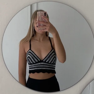 Virkad topp  - Egenvirkad topp med justerbar snörning i ryggen, passar A-C kupa och XS-M💗 Kan göras i andra färger och storlekar🥰