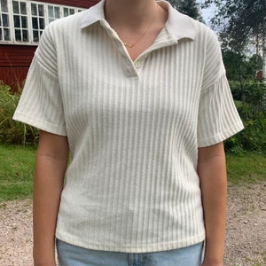 tröja  - fint skick, köparen står för frakten.