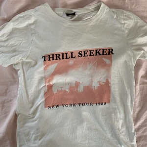 T shirt med tryck - Cool t shirt med tryck, för mer frågor hör av dig . Köpare betalar frakt 📦💕💕