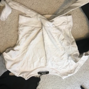 Croptop från bikbok - Crop top, sitter perfekt och är töjbar 