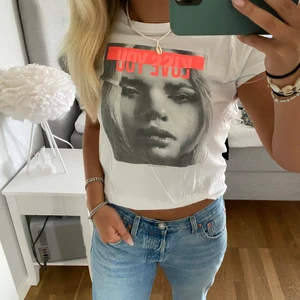 T-shirt med tryck - Snygg t-shirt. Franskt märke