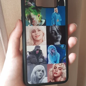 Mobilskal - Jag säljer ett egendesignat mobilskal med bilder på Billie Eilish. Skalet har aldrig använts p.g.a jag köpte fel storlek :(
