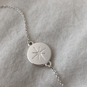 Silver armband - Jätte gulligt silver armband med en stjärna. Köpt på glitter för 99kr men kan tänka att sälja för lägre.💞