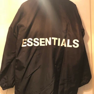 Essentials Fear of God Jacka - Storlek L, inte speciellt använd, bara några gånger