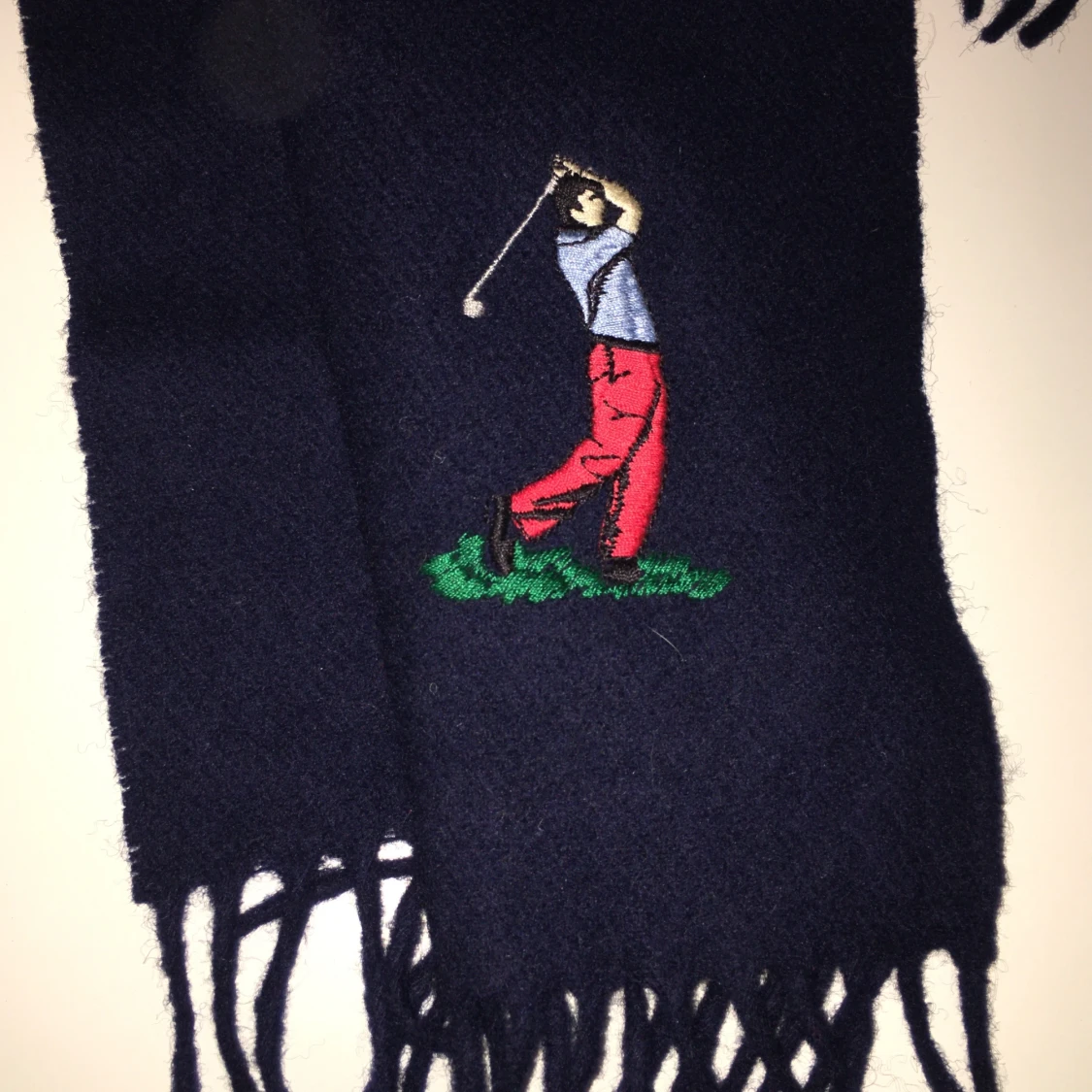 Vinter scarf i ull.mörkblå i färg  - 90