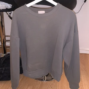 Sweatshirt  - Säljer min sweatshirt från ginatricot då jag inte har någon användning för den💗