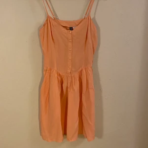 Laxrosa klänning - Justerbara axelband, FICKOR!.