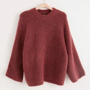 Lurvig stickad tröja - Lurvig stickad tröja från Lindex köpt för 500kr använd endast två ggr därför nästan som ny... säljer för 250kr