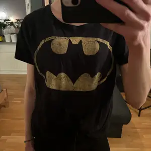 Söt t-shirt med batmanlogo