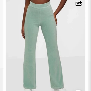 Byxor  - Helt nya, lapp kvar, skit snygga men råkade tyvärr köpa fel storlek :/ köpta för 299kr mitt pris 149+frakt🤍 (frakt tillkommer) (fraktkostnaden kan ändras)🤍