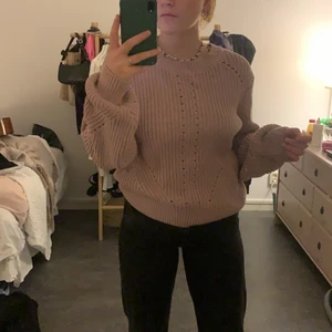 Mysig stickad tröja - En ljusrosa stickad tröja från H&M