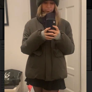 Vinterjacka - Säljer min jättemysiga och fina jacka från cos❤️ köpt för 1950kr❤️ den är S