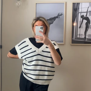 Randig väst  - Prislapp kvar! Frakt tillkommer 