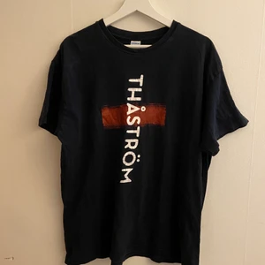 Thåström t shirt 4 the real ones - Svart t shirt med tryck, använt skick (inte jag) vet inte vart den är ifrån