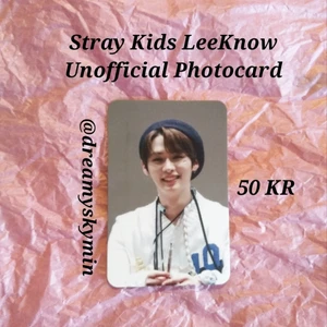 StrayKids LeeKnow Unofficial Photocard - Unofficial Photocard på Lee Know från StrayKids. Gratis frakt och freebies ingår i köpet. Kostar bara 50 KR. Kontakta mig om du är sugen på att köpa. Denna annons har varit uppladdad här förut men jag laddar upp den igen så att det ska matcha med alla andra inlägg.