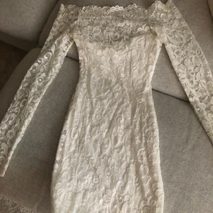 Studentklänning/skolavslutningsklänning - Superfin student/skolavslutningsklänning, endast använd en gång skolavslutningen 2018.