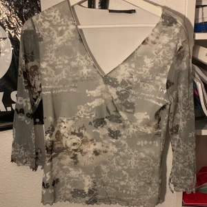 Perfekta fairygrunge/ core tröjan - Jättefin blus/tröja som passar PERFEKT till fairy eller Bella Swan stilen! Använd några gånger men i bra skick