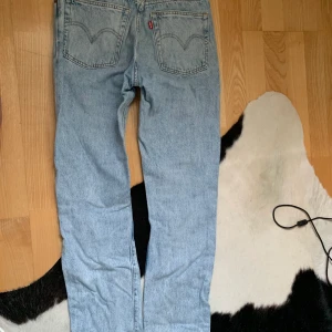 Levis 501 ljusblå - Storlek 25/30 och ett super bra skick💓💓 Endast använda fåtal gånger. Frakten ingår ej!