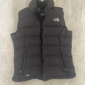 North face väst  - VILL FÅ DENNA SÅLD SNABBT! 