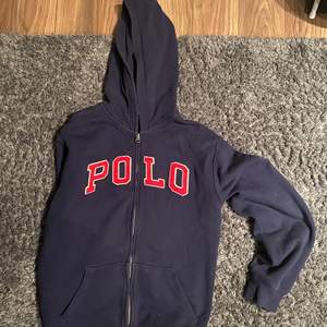 Ralph Lauren hoodie storlek : s pris 150kr