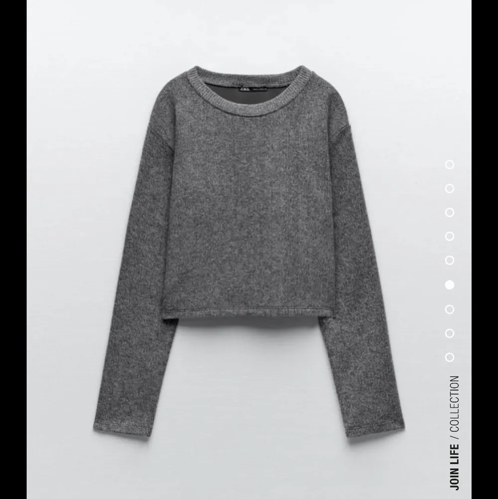 Stickad grå tröja från Zara som aldrig är använd. Stickat.