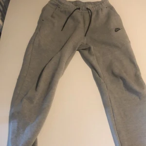 Nike tech fleece - Nike tech fleece är 181 den är lite för liten