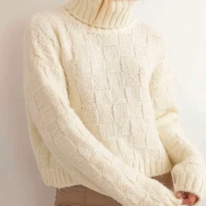 Stickad tröja - Så fin stickad tröja ifrån chiquelle, endast testad💙 nypris 499kr 