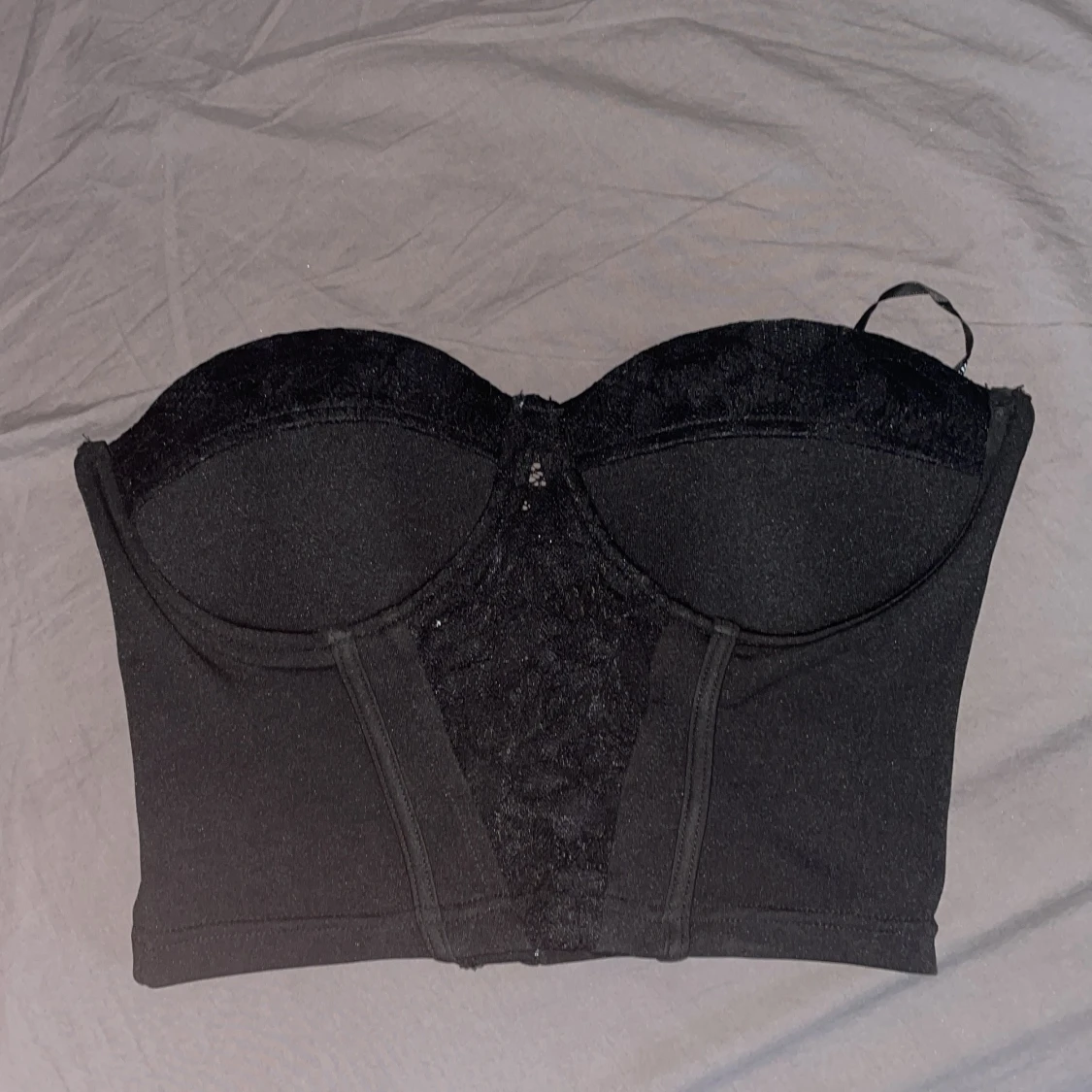 Korsettopp med spets