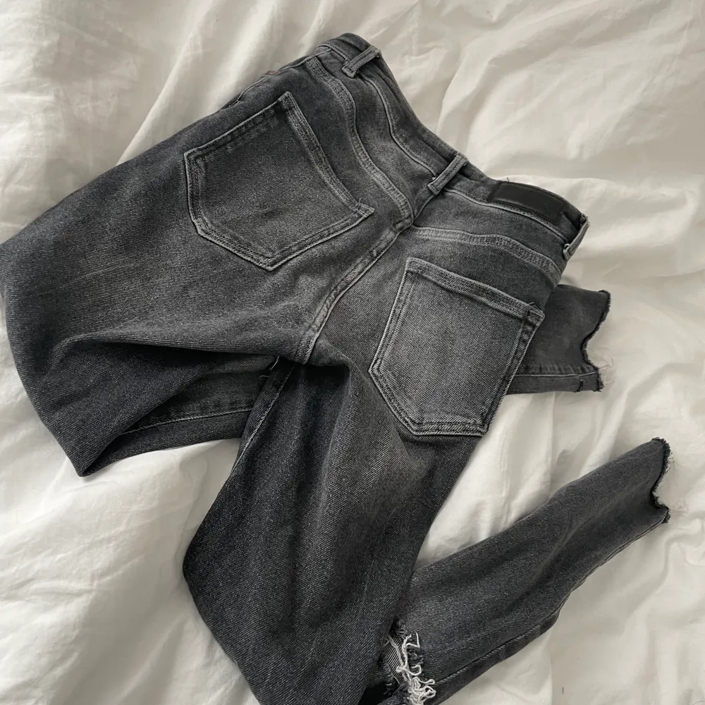 Jeans storlek s, figursittande och stretchiga , nya . Jeans & Byxor.
