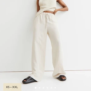 linnebyxor - intressekoll på mina linnebyxor från H&M som är slutsålda, storlek xs men skulle säga att de även kan passa en s. helt oanvända, vid intresse startar jag en budgivning.