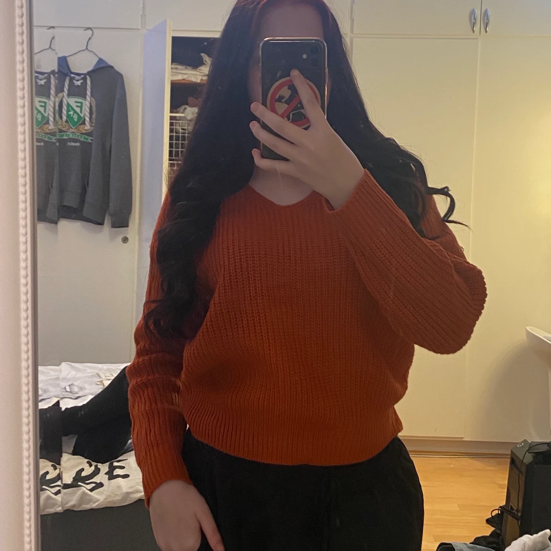 Orange stickad tröja