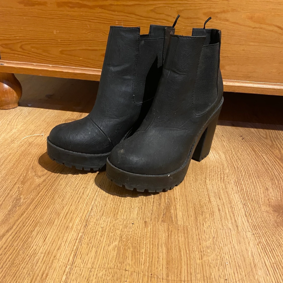 Boots  - 90