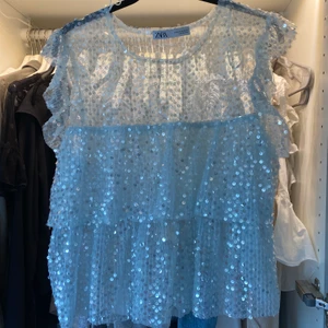 Zara tröja - Säljer nu min superfina tröja från Zara som är köpt för 2 år sedan. Den är i nyskick och passar mig i storlek, jag brukar vanligtvis ha XS och S 🤍🤍