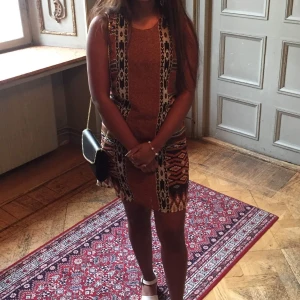 Klänning från SALT - Superskön material. Kort klänning från SALT. Använd ett par gånger. Är 159 cm för referens!