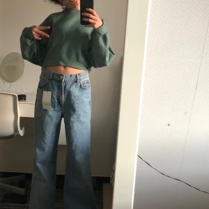 Zara jeans - Ville bara köra en intressekoll om någon ville köpa dessa slutsålda jeans från zara som jag fick hem idag men som tyvär var för stora buda gjärna om du är intresserad☺️