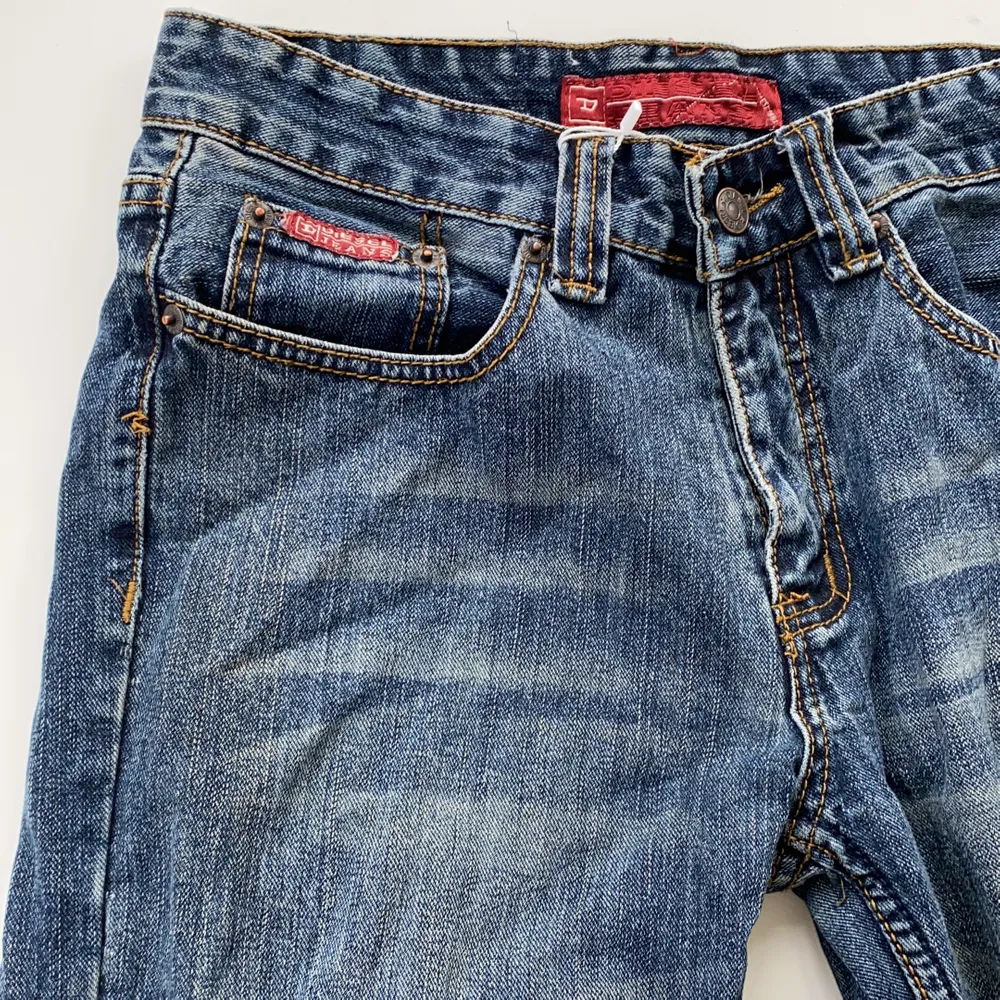 Jättesnygga jeans från Diesel i storlek 29! Utgångspris: 100kr. Jeans & Byxor.
