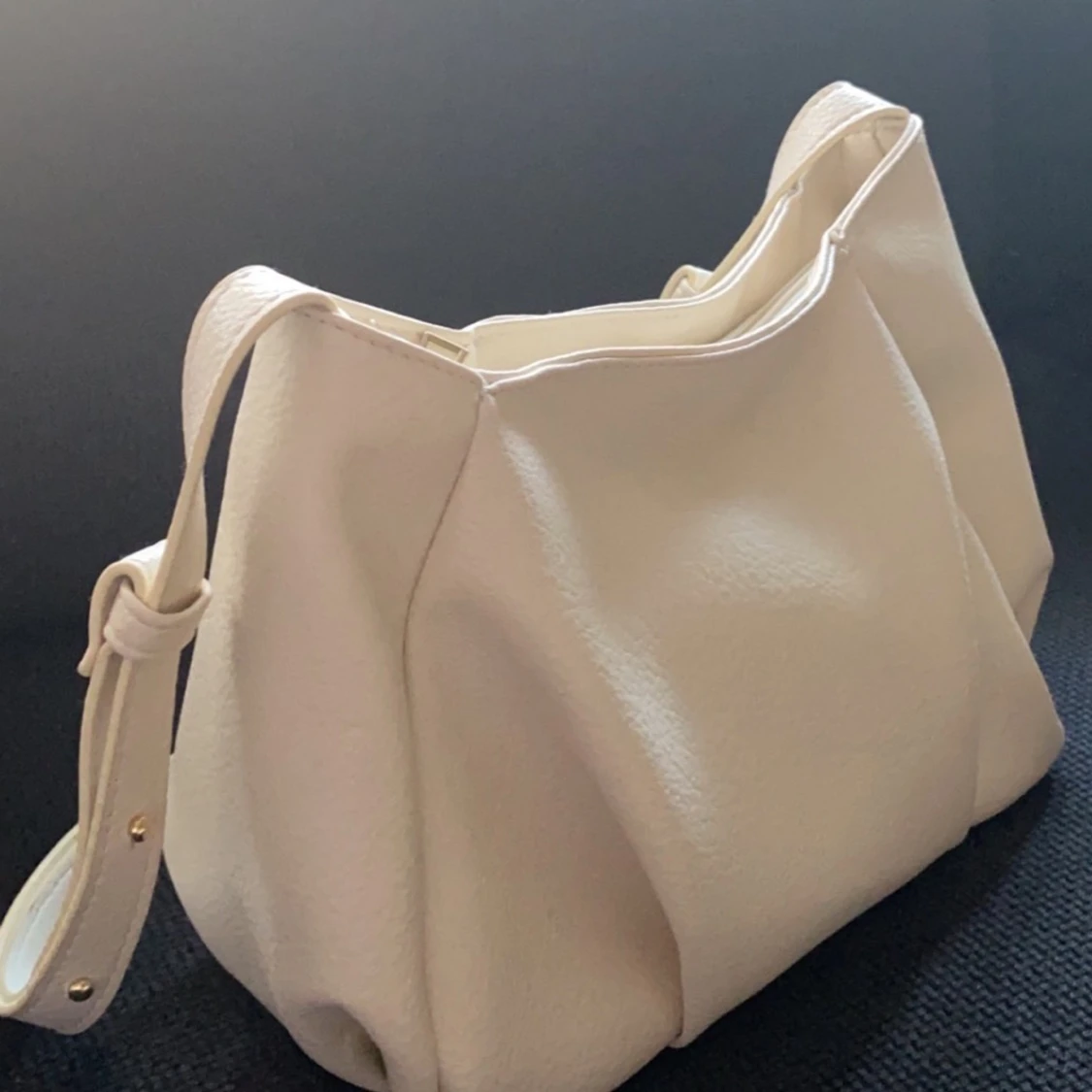 Beige ruched väska - 91