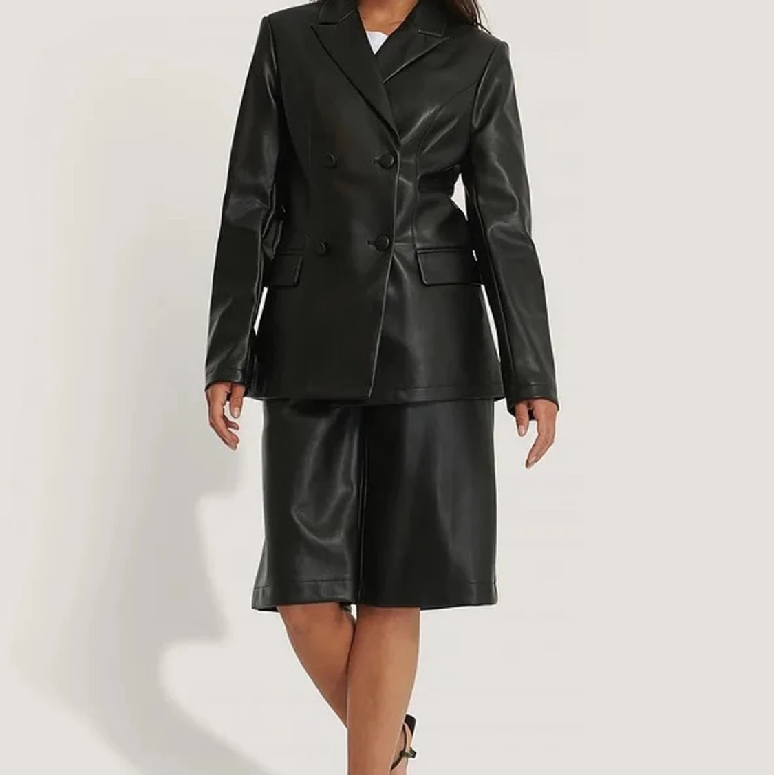 Dubbelknäppt Pu-Kavaj