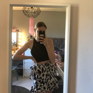 Kjol - Skriv för mer info och fler bilder. Priset kan diskuteras 