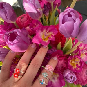 Wired Rings - 💐 Snygga ringar i stål 💐.                                                              🌶 40kr styck 🌶                                                                             🌹Följ gärna på Instagram @secondjewelryshop för mer smycken och kläder🌹